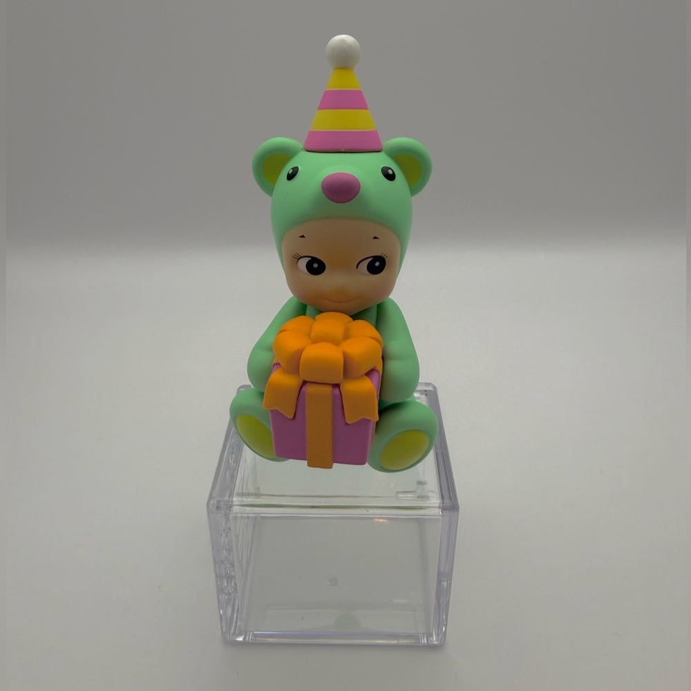Sonny Angel Birthday Gift Bear Series - Confirmed Present Hug.